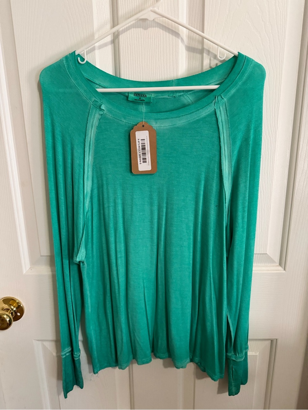 NWT Zenana Lightweight Green Long-Sleeve Top with Thumb Holes
